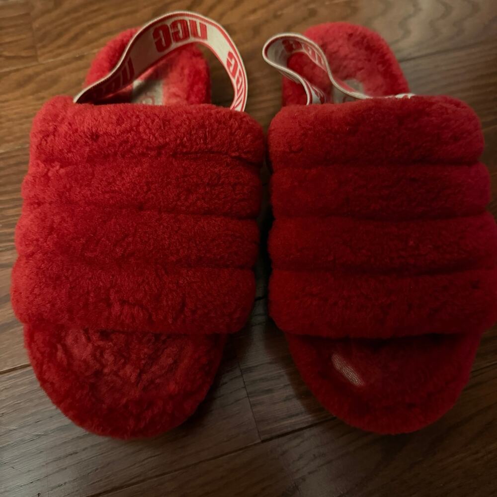 UGG Women’s Fluff Yeah Slides in Ribbon Red Size 6 - Picture 3 of 9